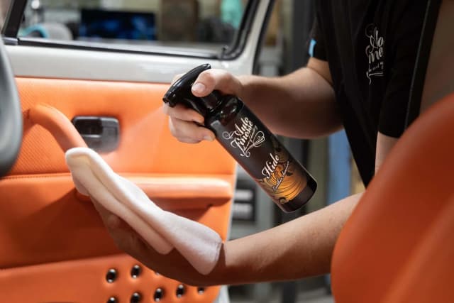 Auto Finesse Hide Cleanser autode nahapuhasti